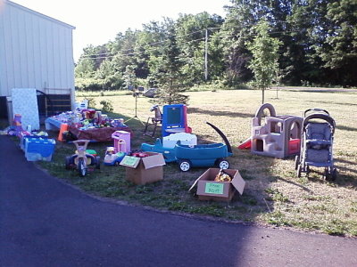This is the perfect spot for the kids while mom shops! And all of these items outside will definitely pull in the drive-by's! 